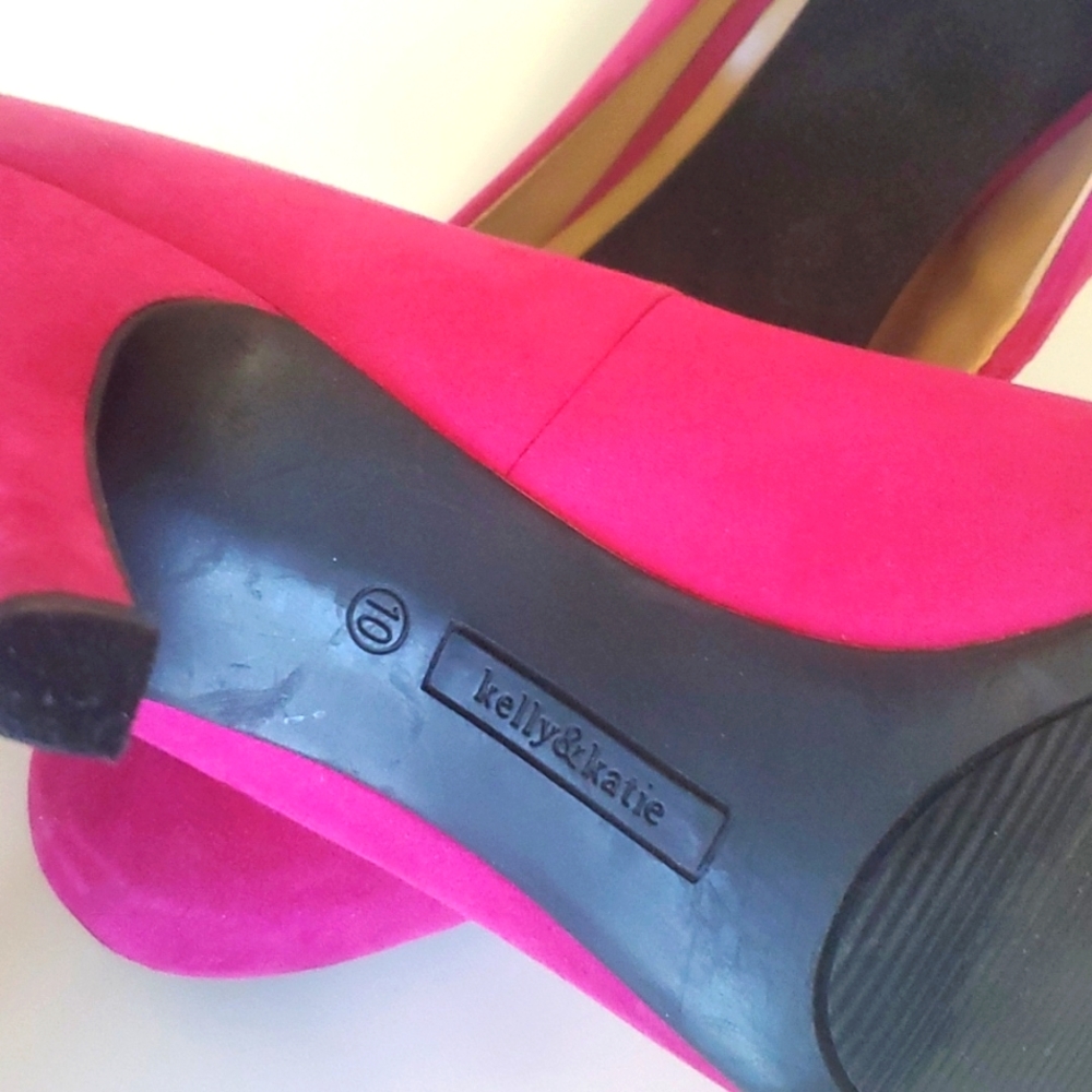 Women's Magenta suede pump size 10B